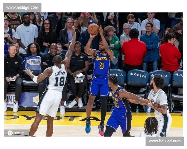 王朝交锋的经典一夜回望2003年马刺与湖人的宿命西部对决巅峰